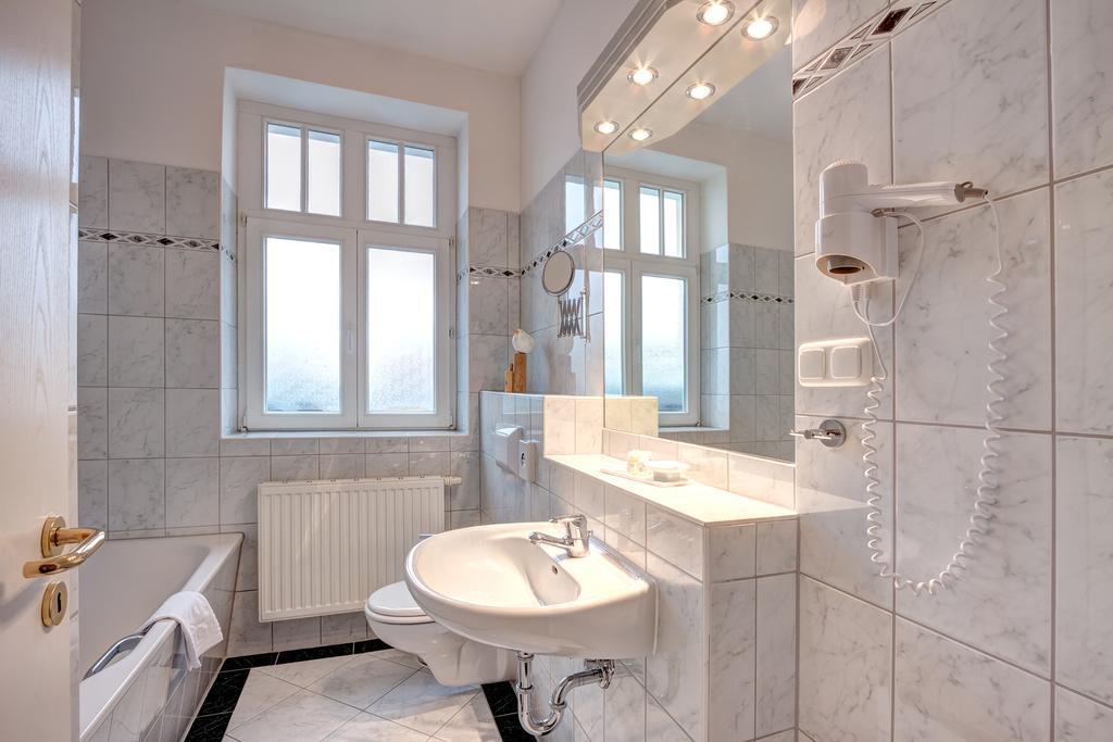 Haus Seeblick Hotel Garni & Ferienwohnungen Zinnowitz Ngoại thất bức ảnh