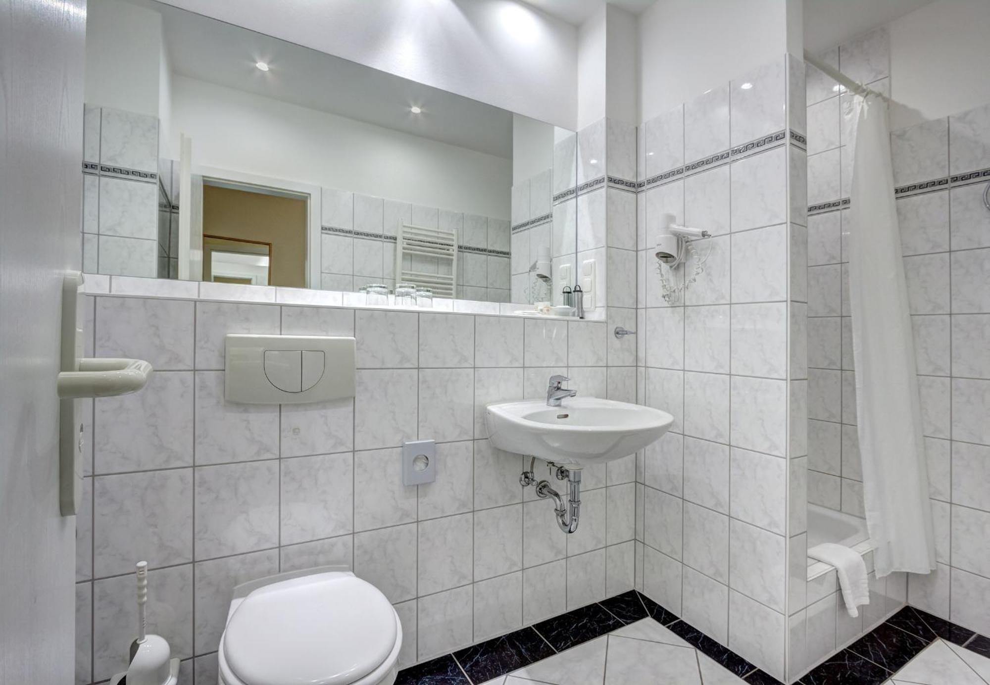 Haus Seeblick Hotel Garni & Ferienwohnungen Zinnowitz Phòng bức ảnh