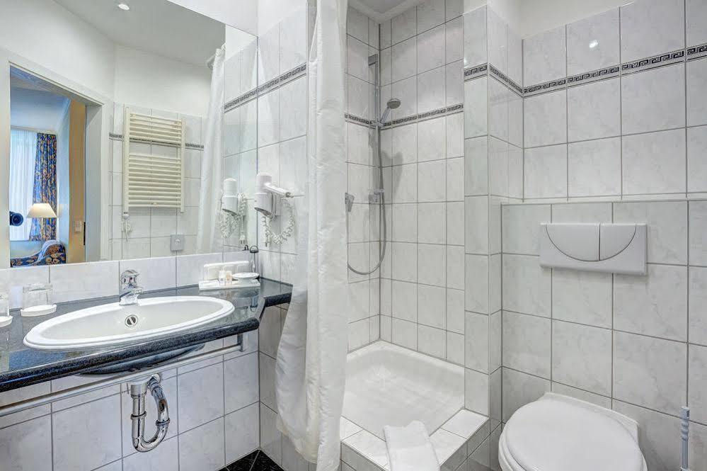 Haus Seeblick Hotel Garni & Ferienwohnungen Zinnowitz Ngoại thất bức ảnh